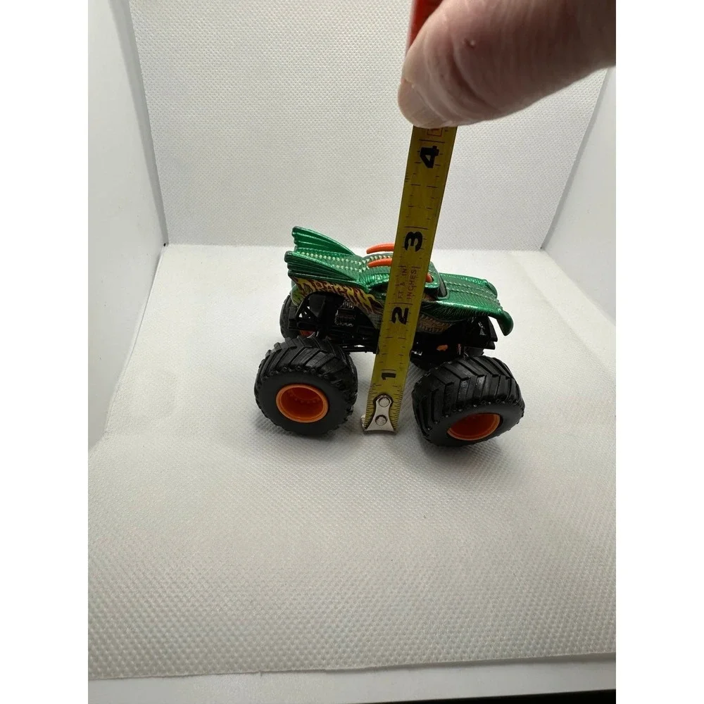 Hot‎ Wheels Monster Jam Monster Trucks The Dragon 1:55